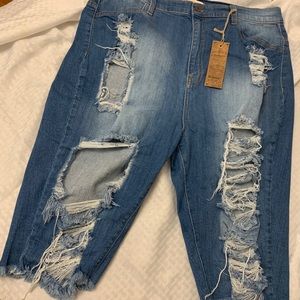 Aphrodite Ripped Jean Capris